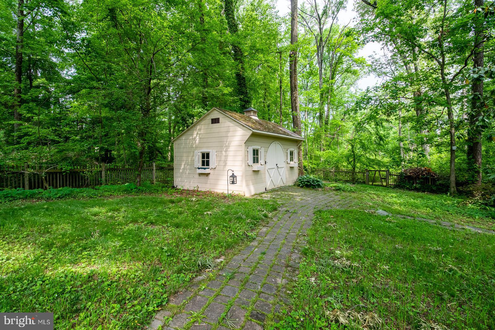 9112 Grist Mill Road Alexandria, VA 22309 - Photo 34 of 35 Storage shed