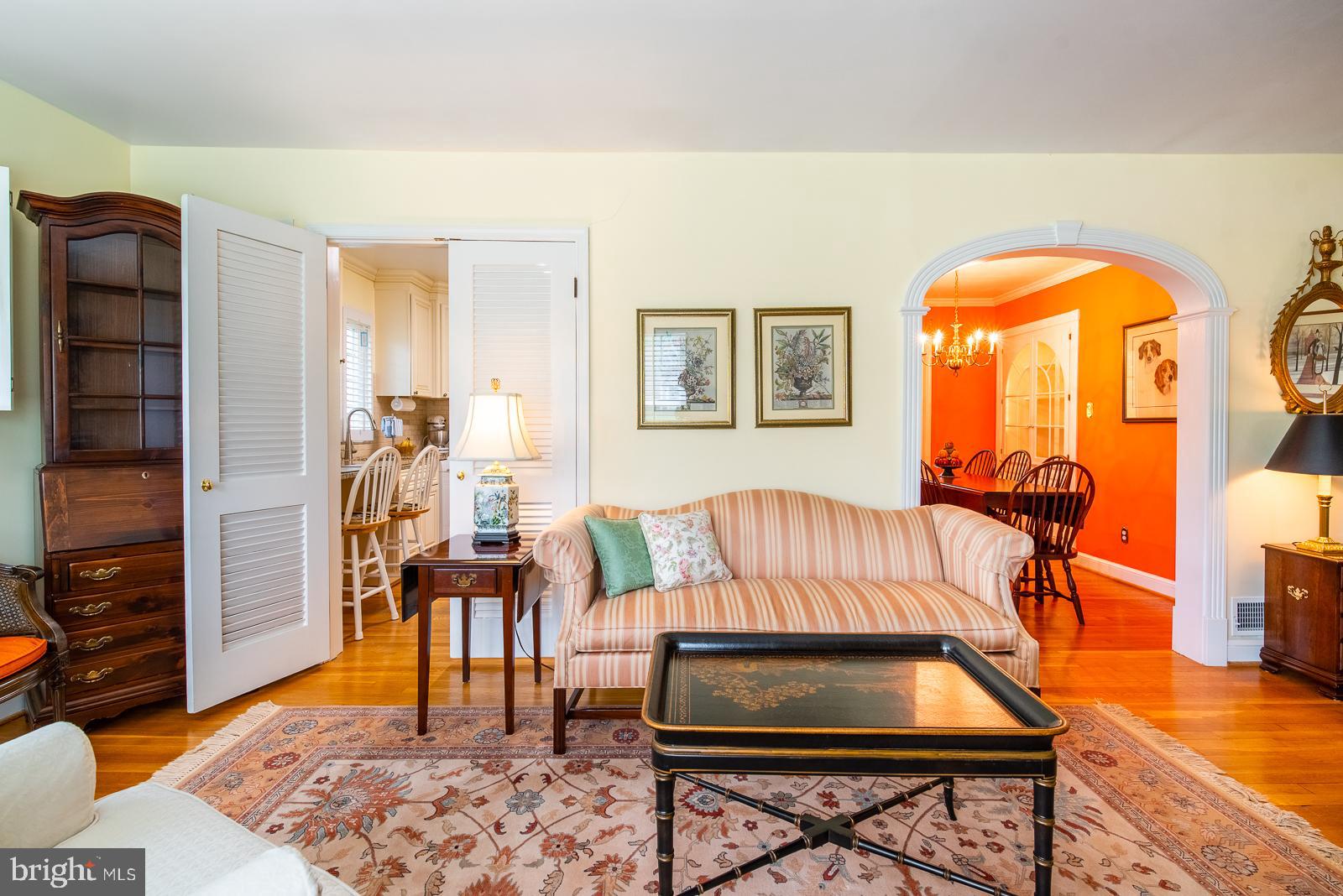 9112 Grist Mill Road Alexandria, VA 22309 - Photo 6 of 35 LR view to Kit and DR