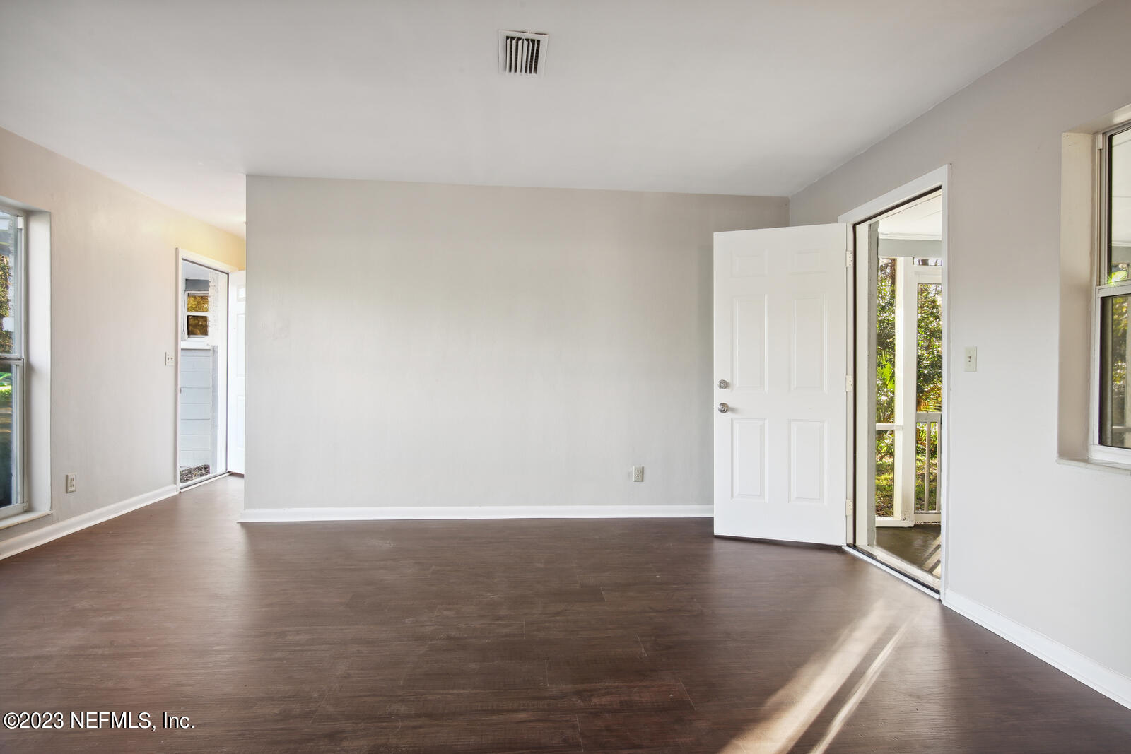8711 Ricardo Lane Jacksonville, FL 32216 - Photo 7 of 25 007_1600x1067_mls_1600x1067