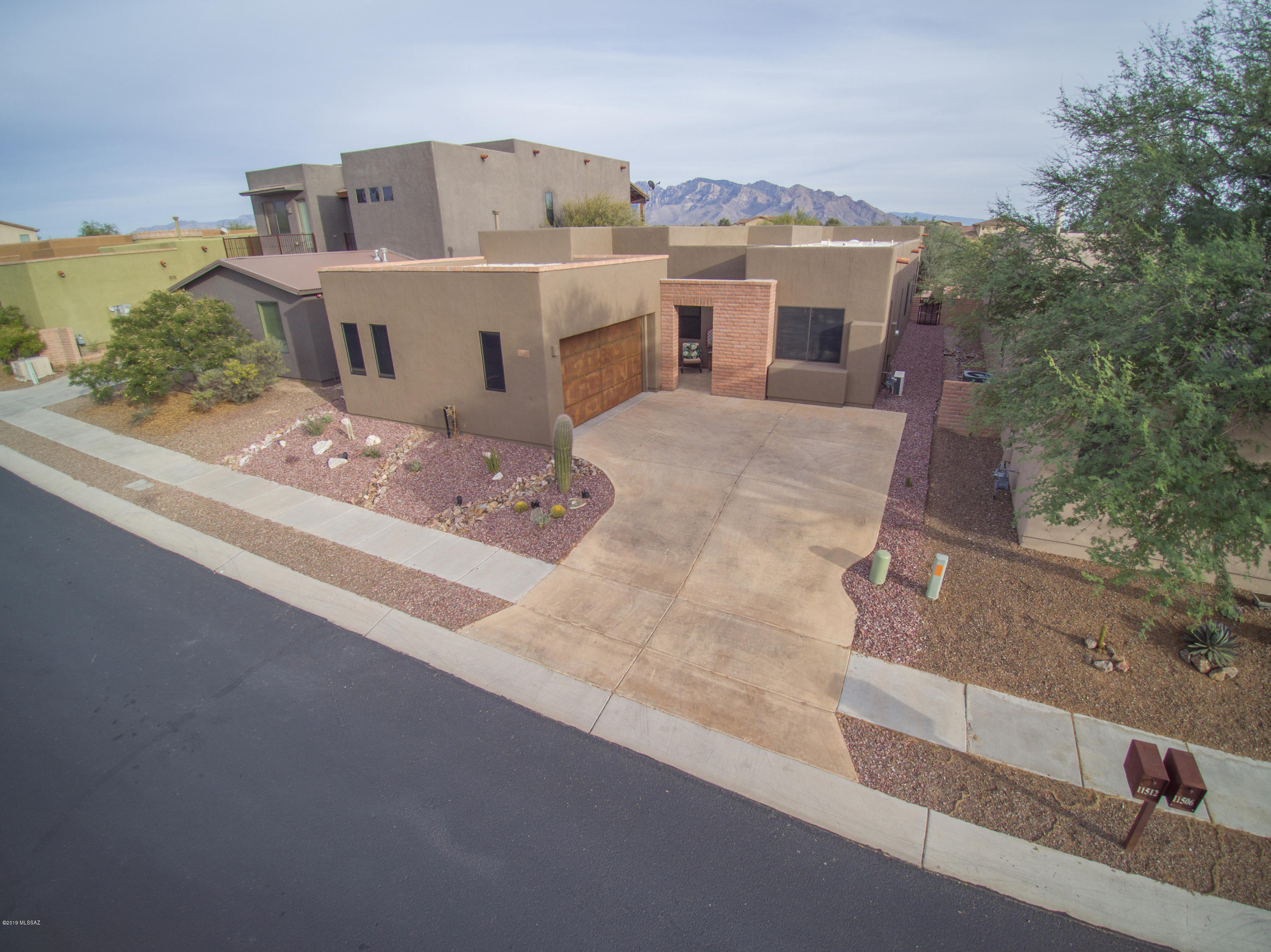 11512 North Moon Ranch Place Marana, AZ 85658 - Photo 2 of 38