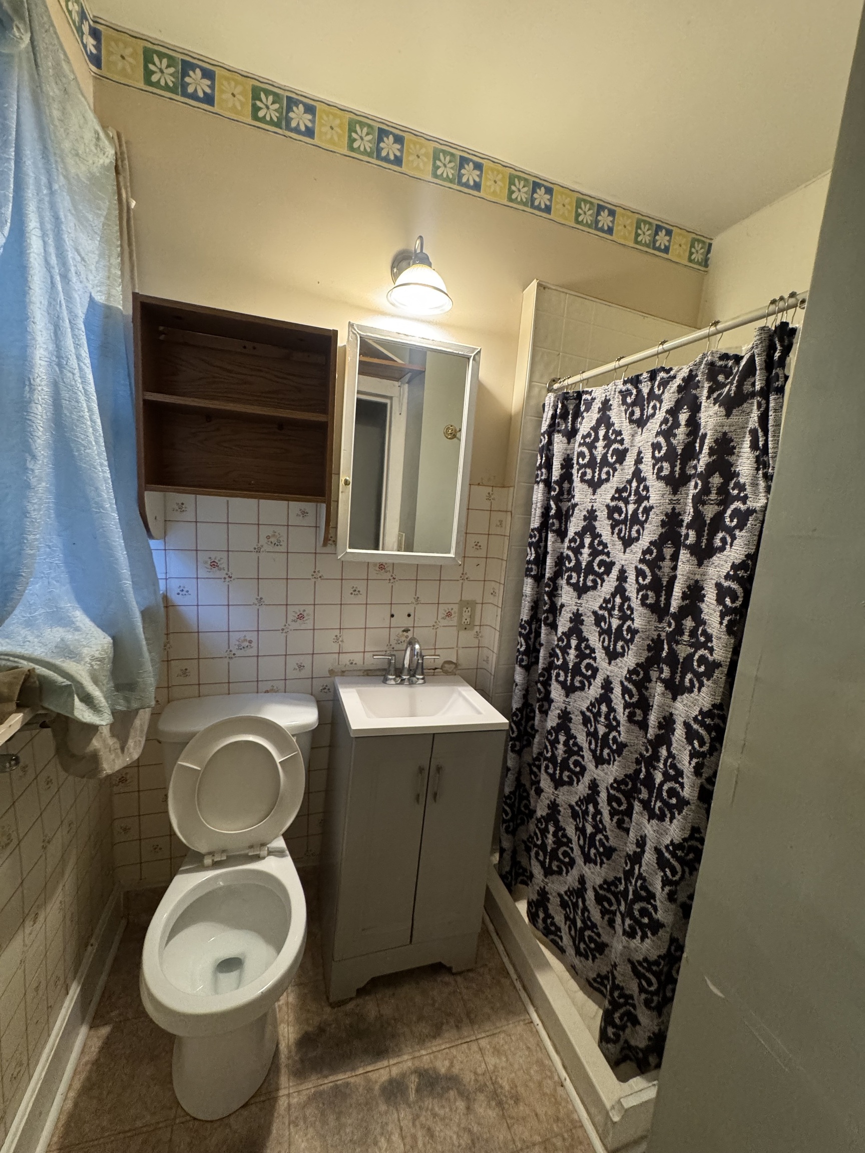 731 George Street New Haven, CT 06511 - Photo 20 of 25 a bathroom with a sink toilet and shower