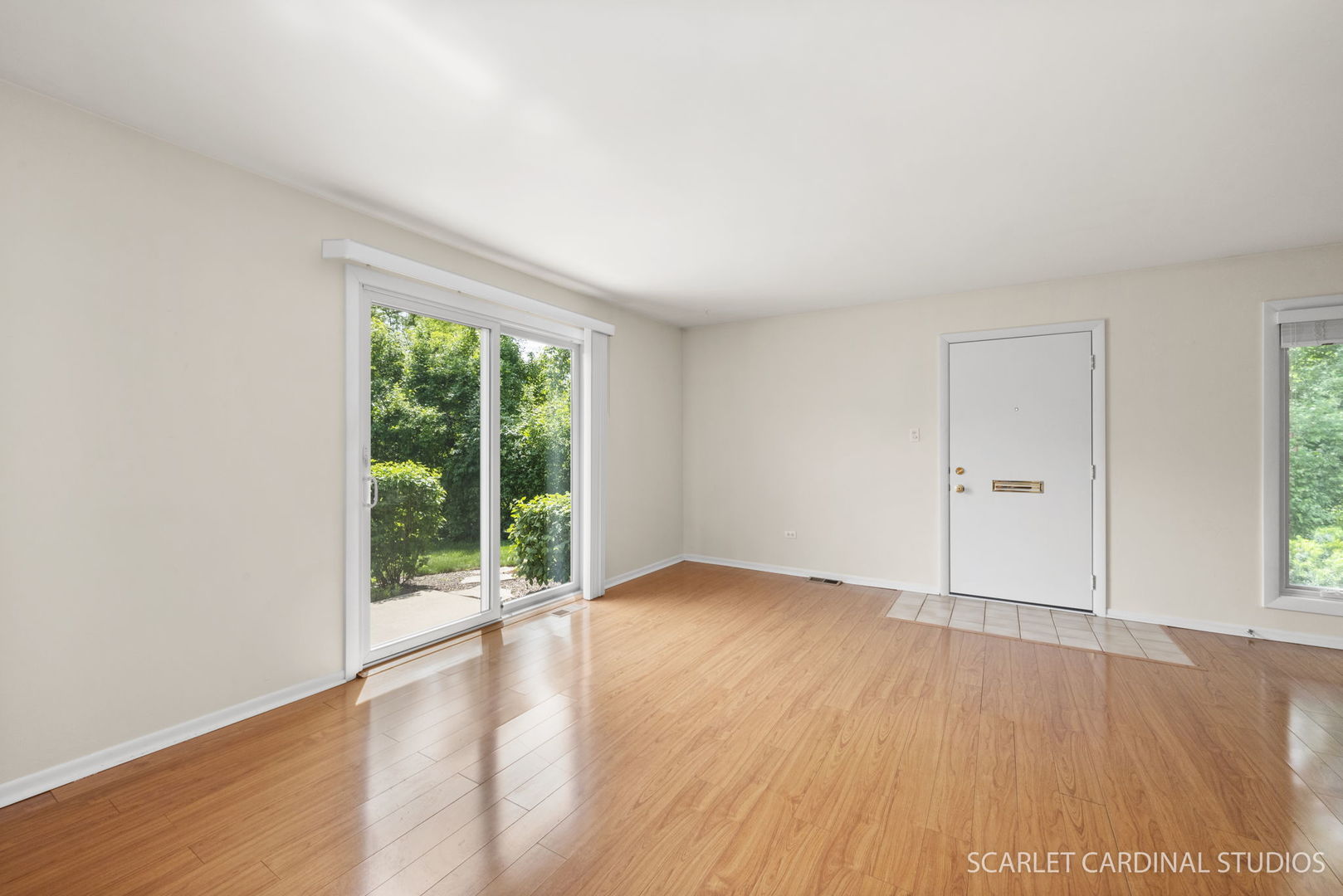 472 Sunnybrook Lane Wheaton, IL 60187 - Photo 3 of 11 an empty room with wooden floor and windows
