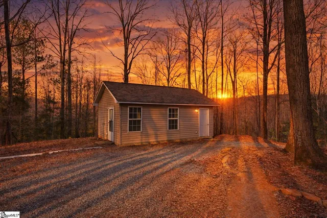 $179,385 | 831 Neighborhood Road, Wellford, SC 29385