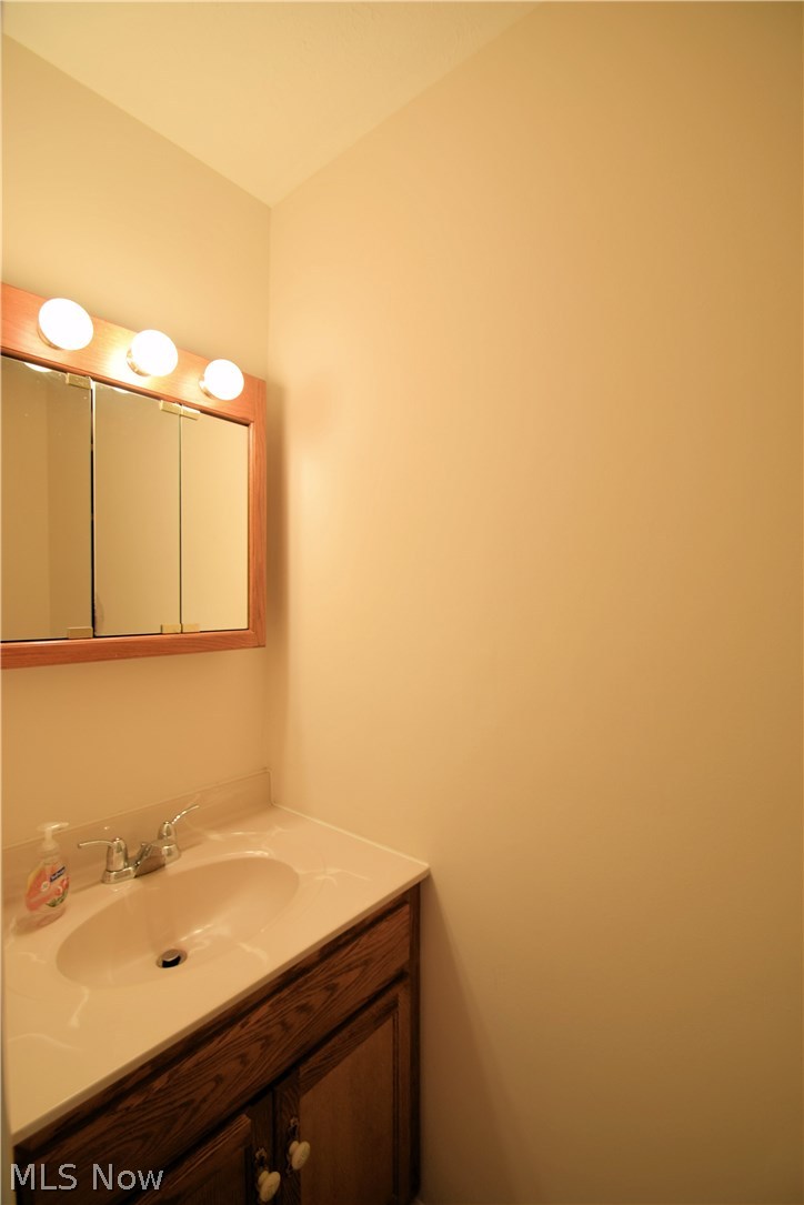 8564 Newcomb Drive Parma, OH 44129 - Photo 12 of 31