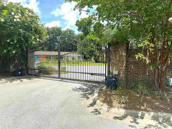 $1,950 | 3505 Mossy Oak Villas Circle, Pensacola, FL 32514