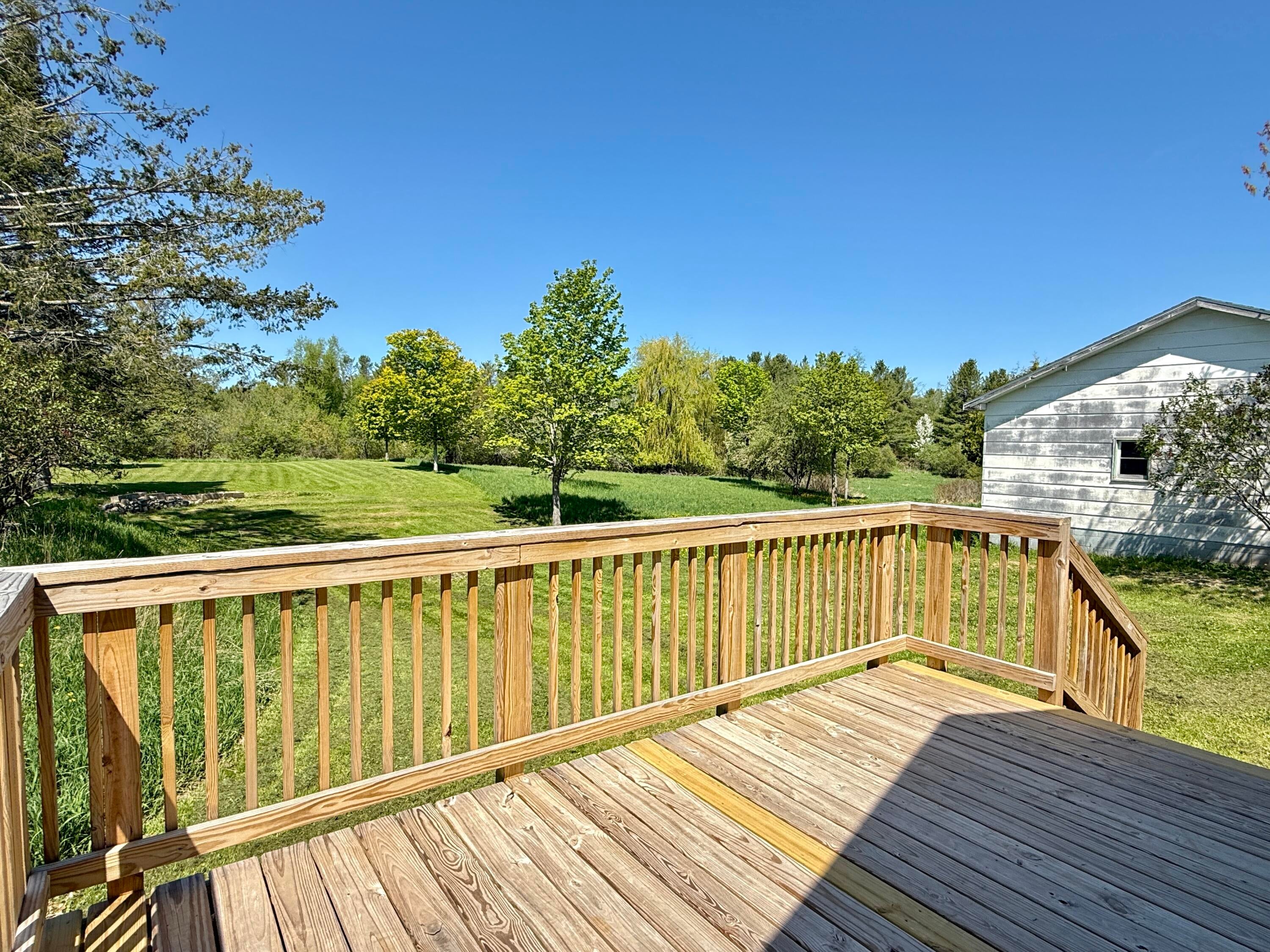 998 Loomis Street Cheboygan, MI 49721 - Photo 9 of 39 IMG_5100