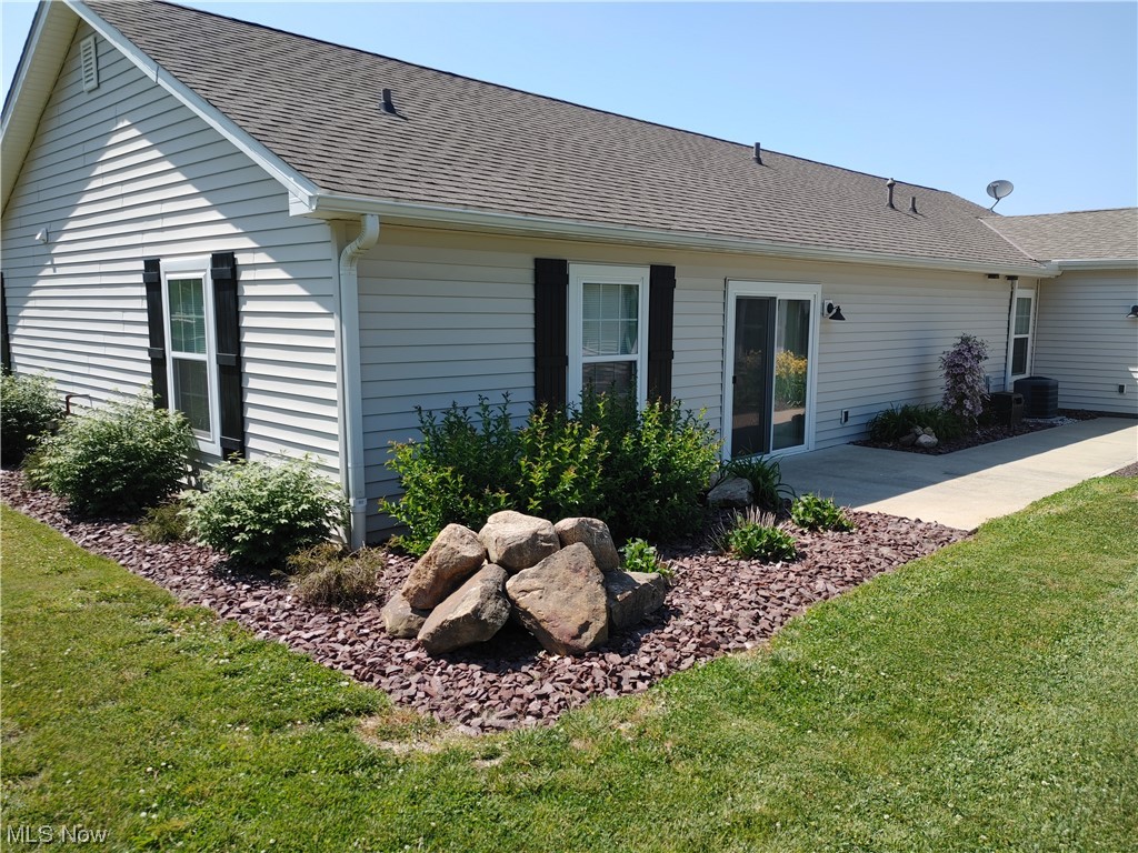 747 Wood Ridge Road Geneva, OH 44041 - Photo 8 of 35