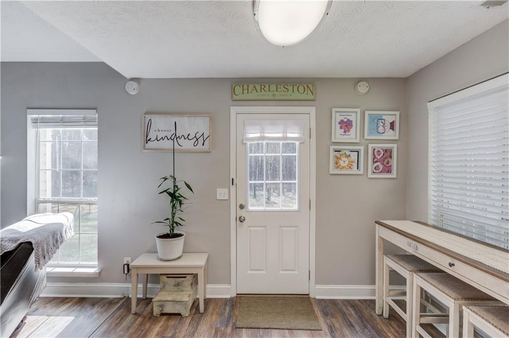 504 Oxford Ridge Winder, GA 30680 - Photo 10 of 30 a living room with furniture and a window