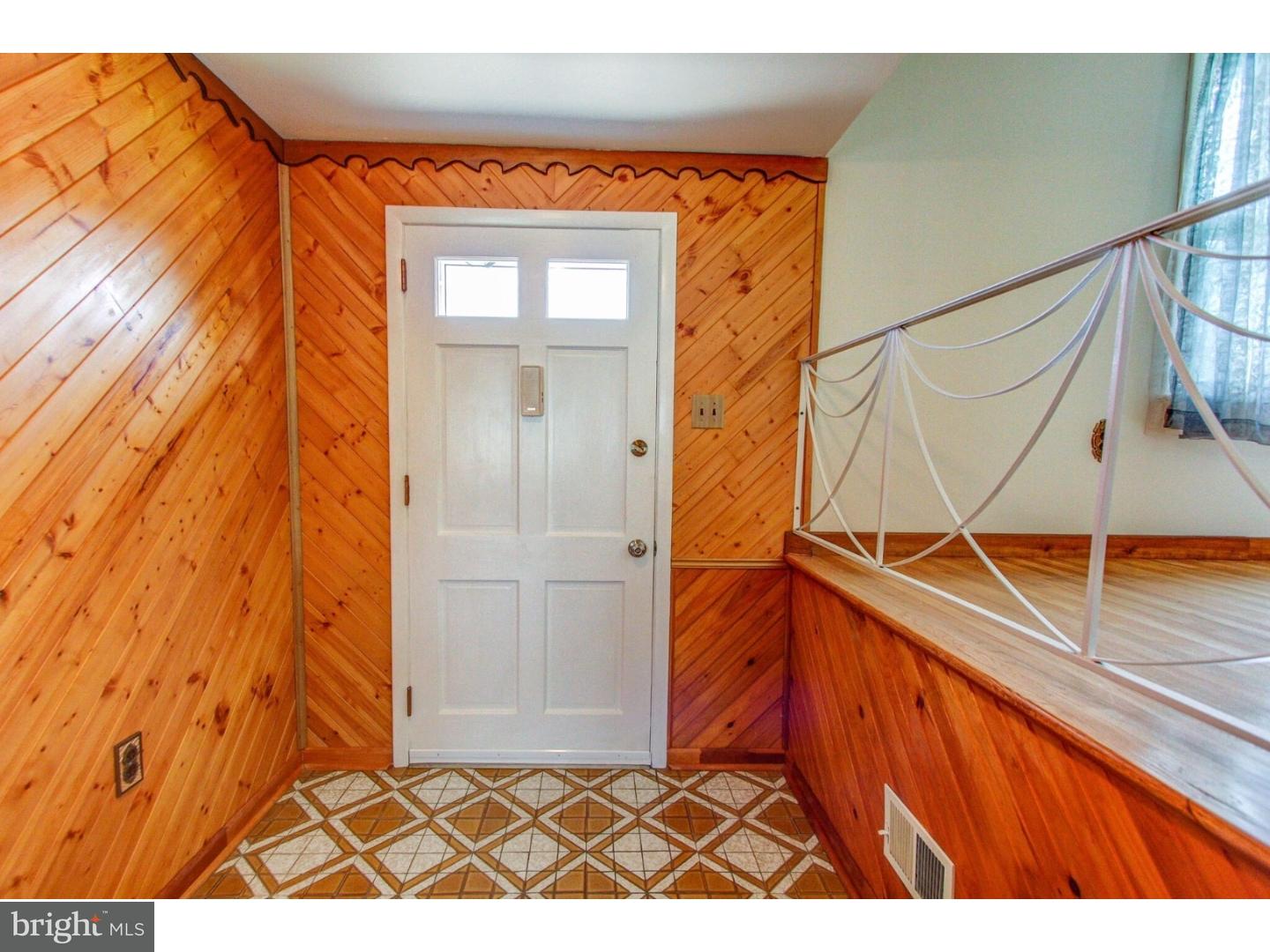 1264 Cloverly Road Warminster, PA 18974 - Photo 5 of 23 Gallery Image 5