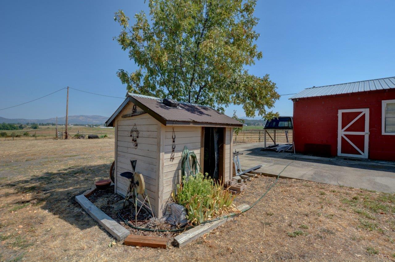 3760 Alta Vista Road Eagle Point, OR 97524 - Photo 40 of 74 DSC_5170_1_2