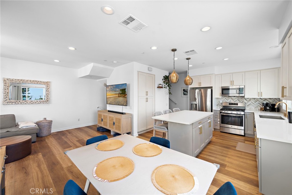 339 Ford Road Costa Mesa, CA 92627 - Photo 5 of 24
