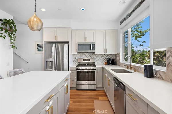 $4,800 | 339 Ford Road, Costa Mesa, CA 92627