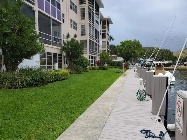 $2,400 | 1481 South Ocean Boulevard, Unit 308, Lauderdale-by-the-Sea, FL 33062