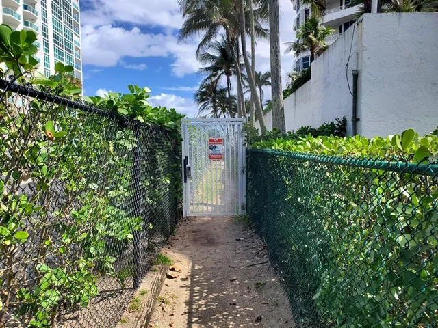 $2,400 | 1481 South Ocean Boulevard, Unit 308, Lauderdale-by-the-Sea, FL 33062