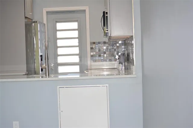 $2,400 | 1481 South Ocean Boulevard, Unit 308, Lauderdale-by-the-Sea, FL 33062