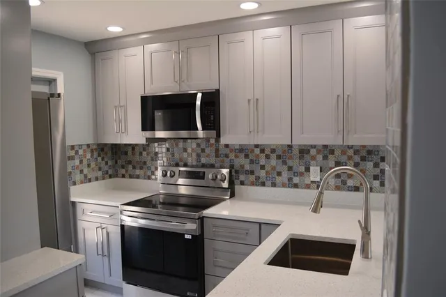 $2,400 | 1481 South Ocean Boulevard, Unit 308, Lauderdale-by-the-Sea, FL 33062