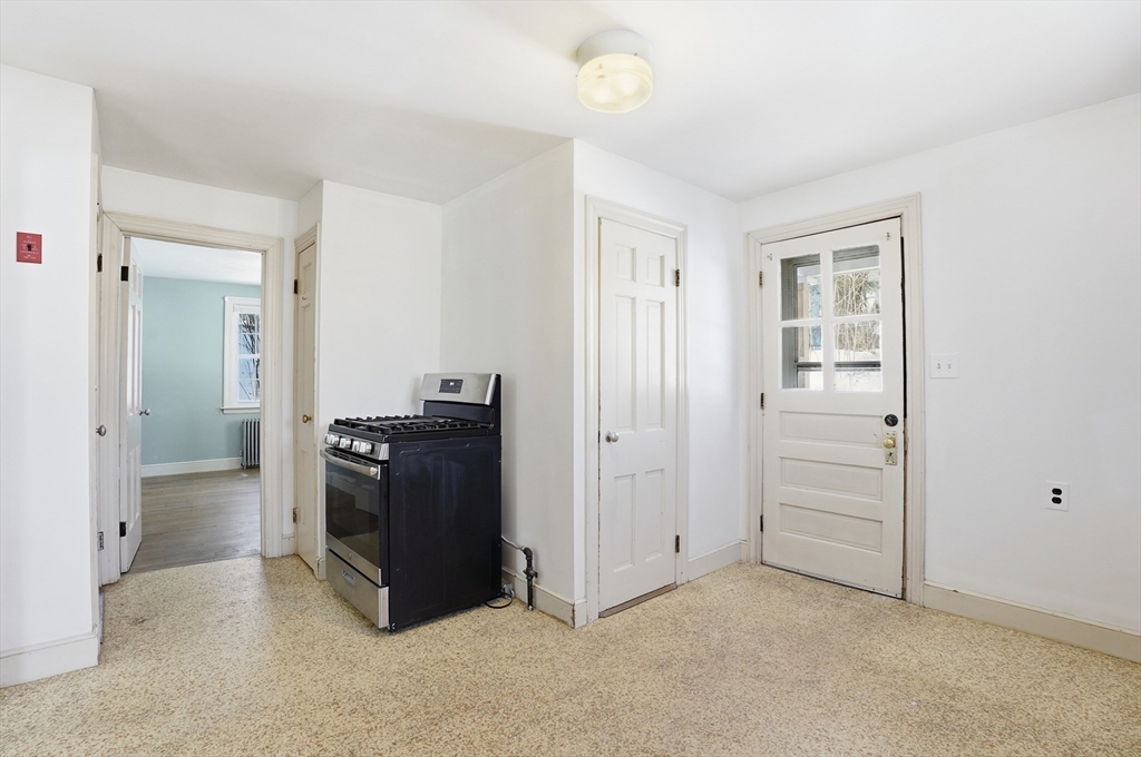 12 Cardinal Road Worcester, MA 01602 - Photo 9 of 31