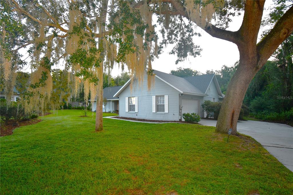 611 Old Eustis Road Mount Dora, FL 32757 - Photo 4 of 45 a front view of a house with garden
