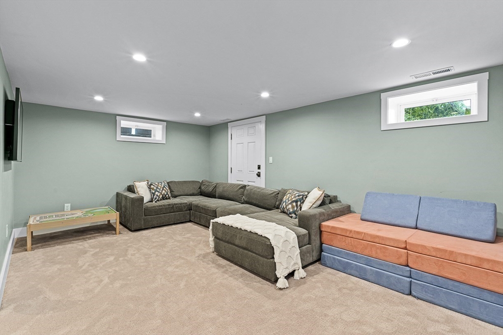 64 Woodside Road Winchester, MA 01890 - Photo 33 of 42