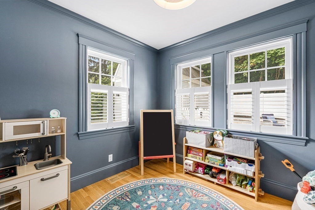 64 Woodside Road Winchester, MA 01890 - Photo 8 of 42