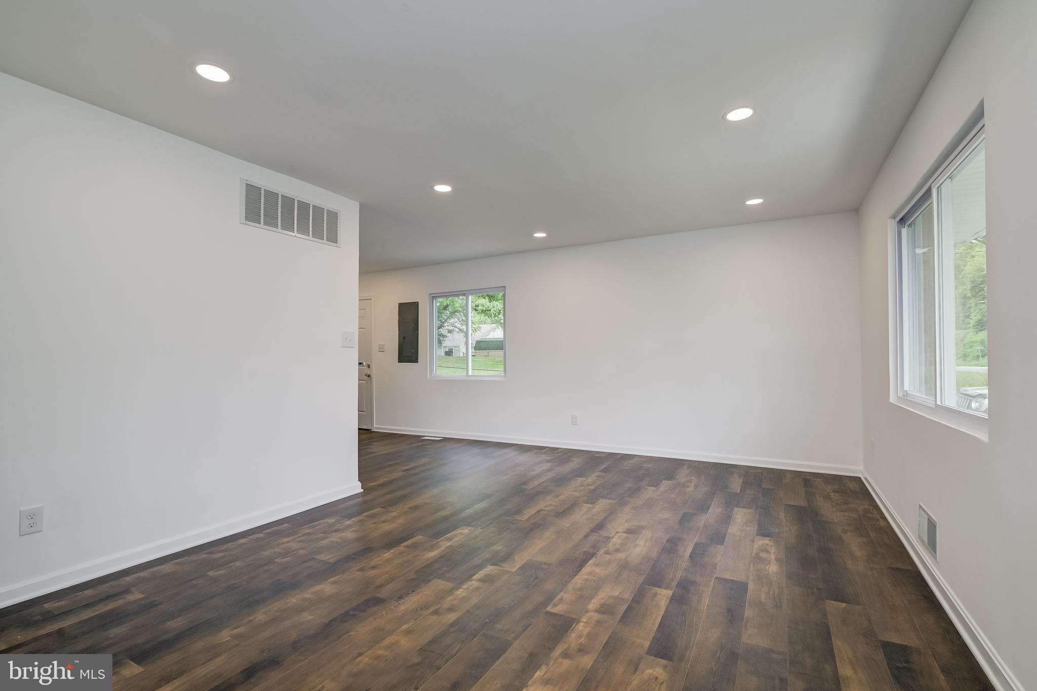 4805 Whitfield Chapel Road Lanham, MD 20706 - Photo 11 of 49 Living Room