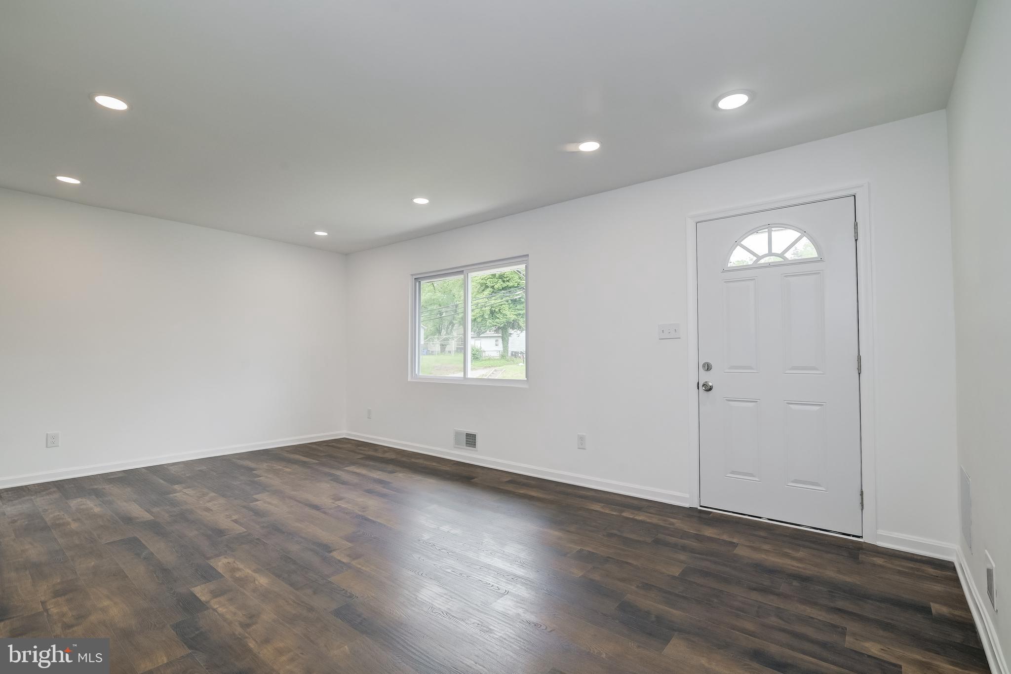 4805 Whitfield Chapel Road Lanham, MD 20706 - Photo 6 of 49 Living Room