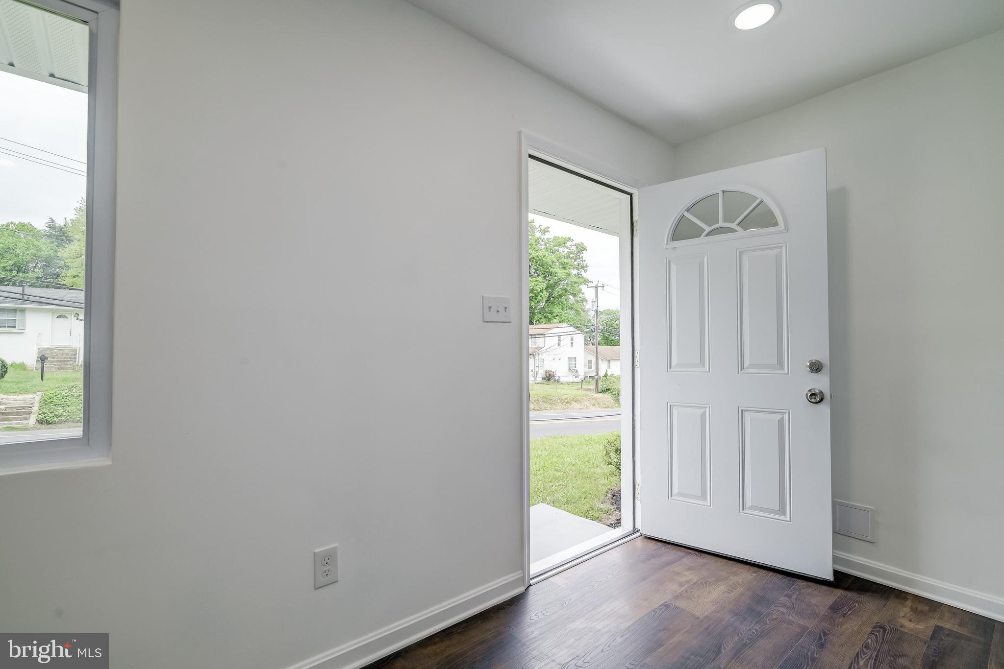4805 Whitfield Chapel Road Lanham, MD 20706 - Photo 8 of 49 Living Room
