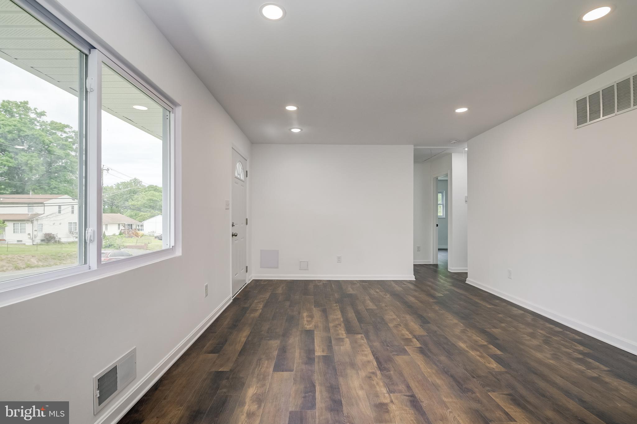 4805 Whitfield Chapel Road Lanham, MD 20706 - Photo 9 of 49 Living Room