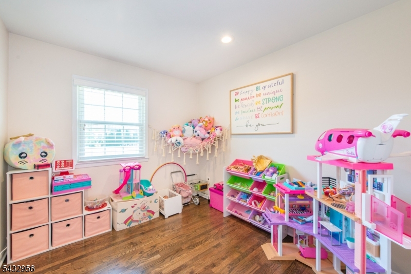 3 Knoll Road Fairfield, NJ 07004 - Photo 22 of 38