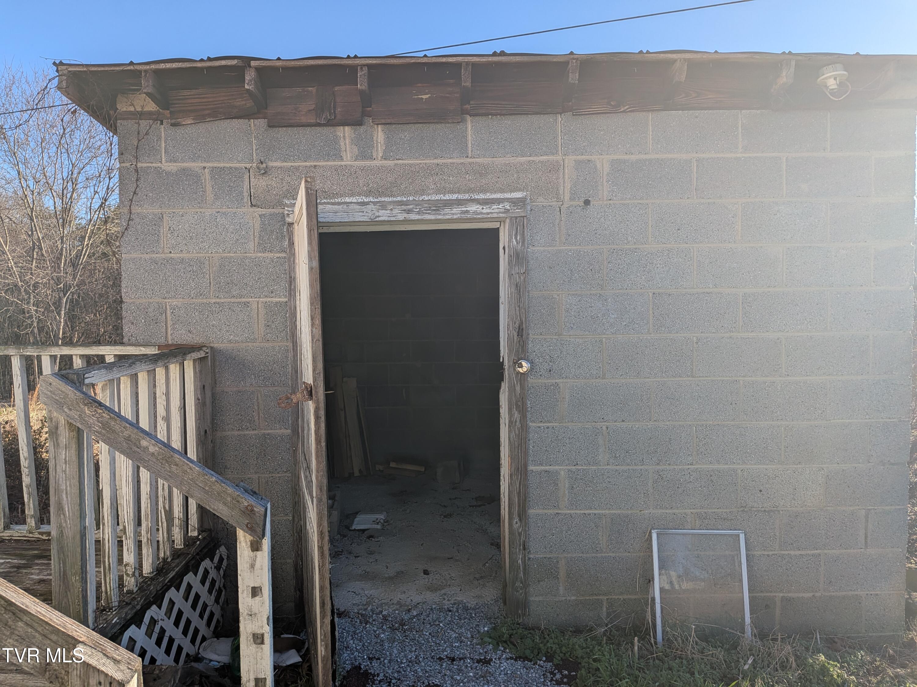 580 Cartwheel Road Greeneville, TN 37743 - Photo 11 of 30 PXL_20260112_211653578