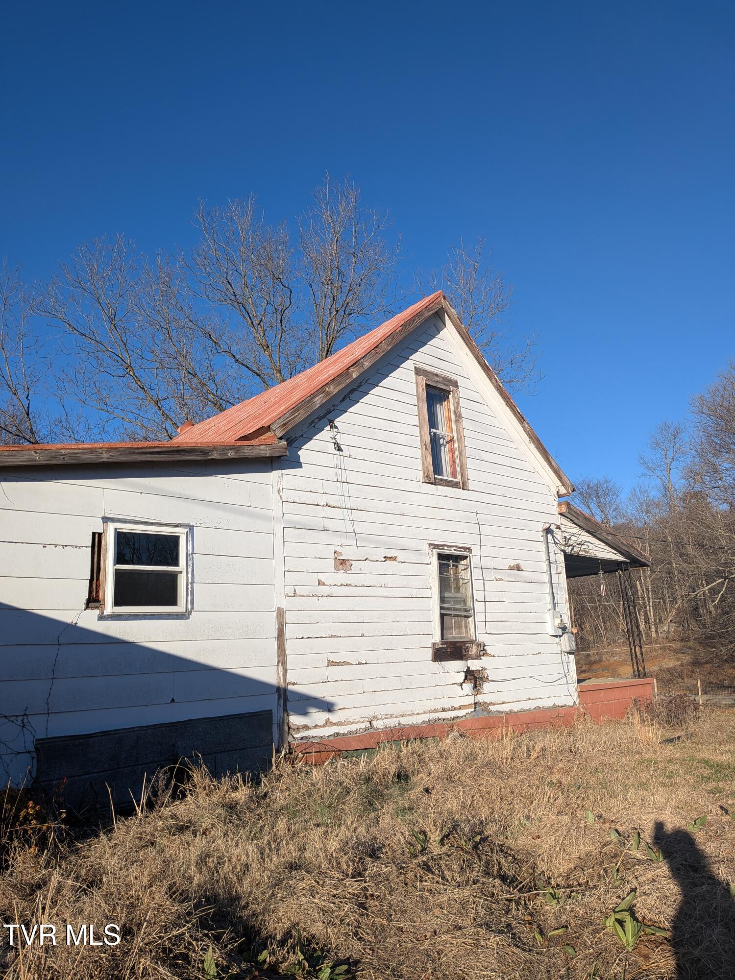 580 Cartwheel Road Greeneville, TN 37743 - Photo 4 of 30 PXL_20260112_212029752.MP