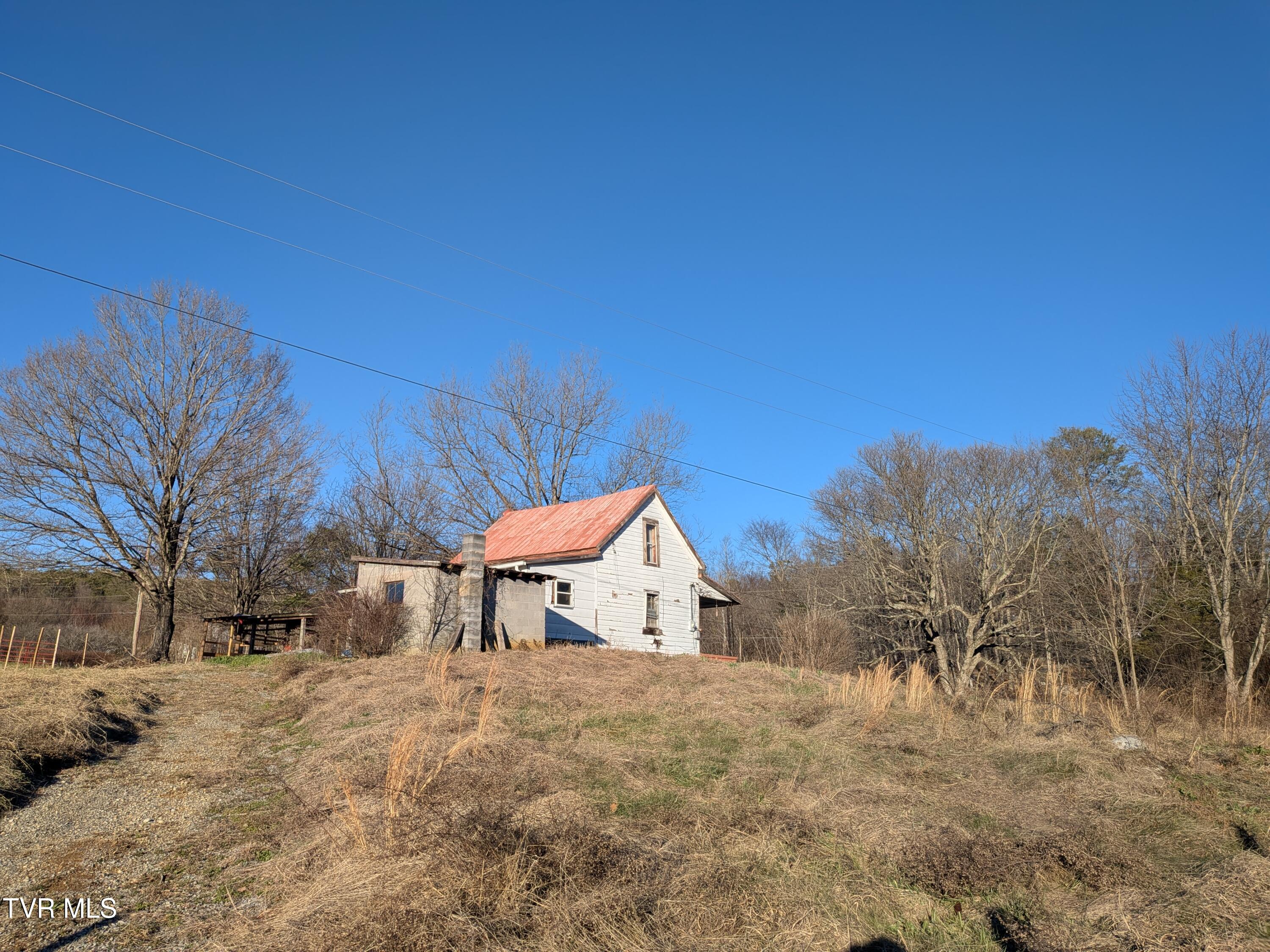580 Cartwheel Road Greeneville, TN 37743 - Photo 7 of 30 PXL_20260112_212009403