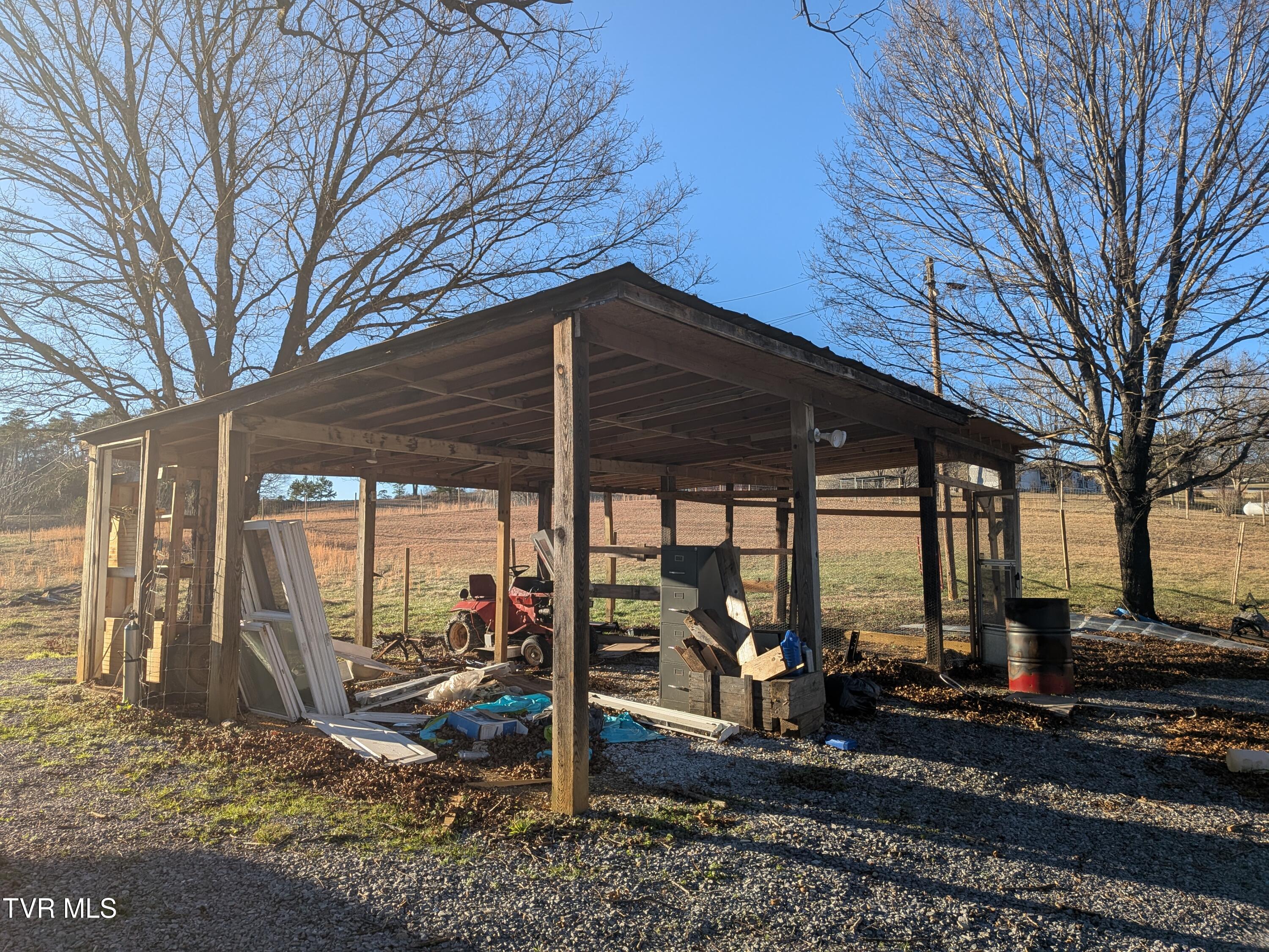 580 Cartwheel Road Greeneville, TN 37743 - Photo 8 of 30 PXL_20260112_211532280.MP