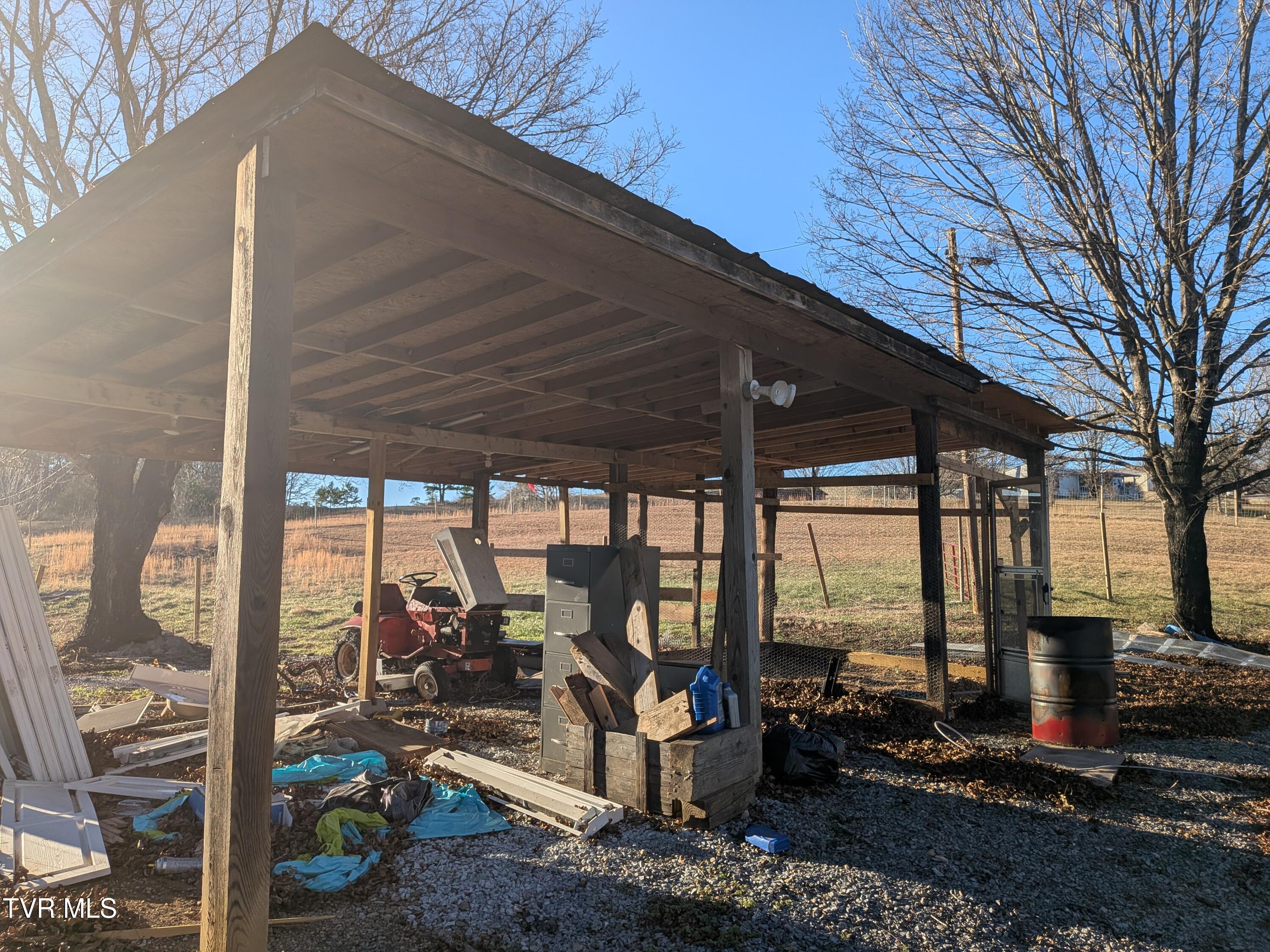 580 Cartwheel Road Greeneville, TN 37743 - Photo 9 of 30 PXL_20260112_212123160.MP