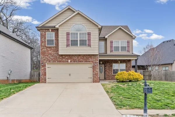 $2,100 | 739 Gaine Lynn Drive, Clarksville, TN 37040