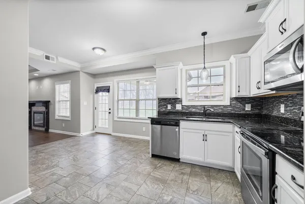 $2,100 | 739 Gaine Lynn Drive, Clarksville, TN 37040