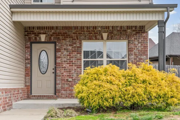 $2,100 | 739 Gaine Lynn Drive, Clarksville, TN 37040