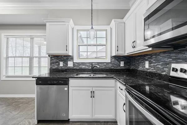 $2,100 | 739 Gaine Lynn Drive, Clarksville, TN 37040