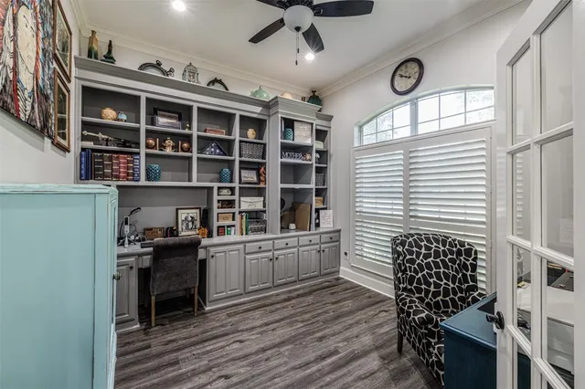 a view of a livingroom with furniture and windows