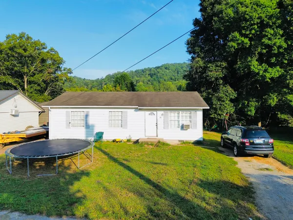 $95,500 | 75 Elkins Street, Vanceburg, KY 41179