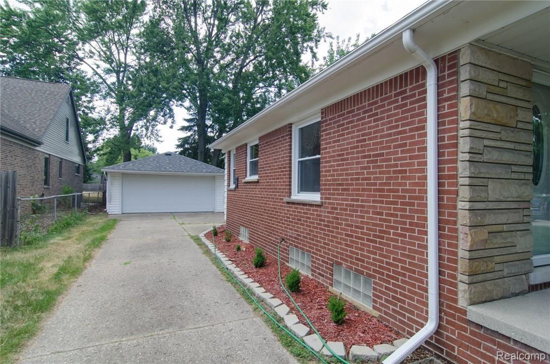 10893 Stark Road Livonia, MI 48150 - Photo 20 of 38 GRU_0463.jpg