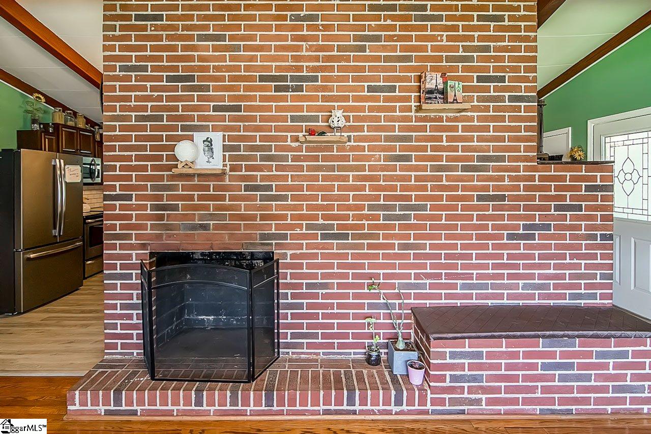 302 Reeves Drive Simpsonville, SC 29681 - Photo 9 of 30 Gallery Image 9