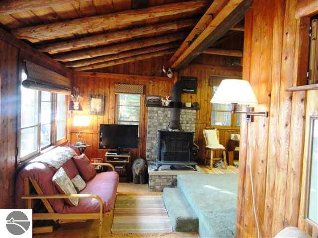 5906 Rennie View Traverse City, MI 49696 - Photo 8 of 20 1734485-7.JPG