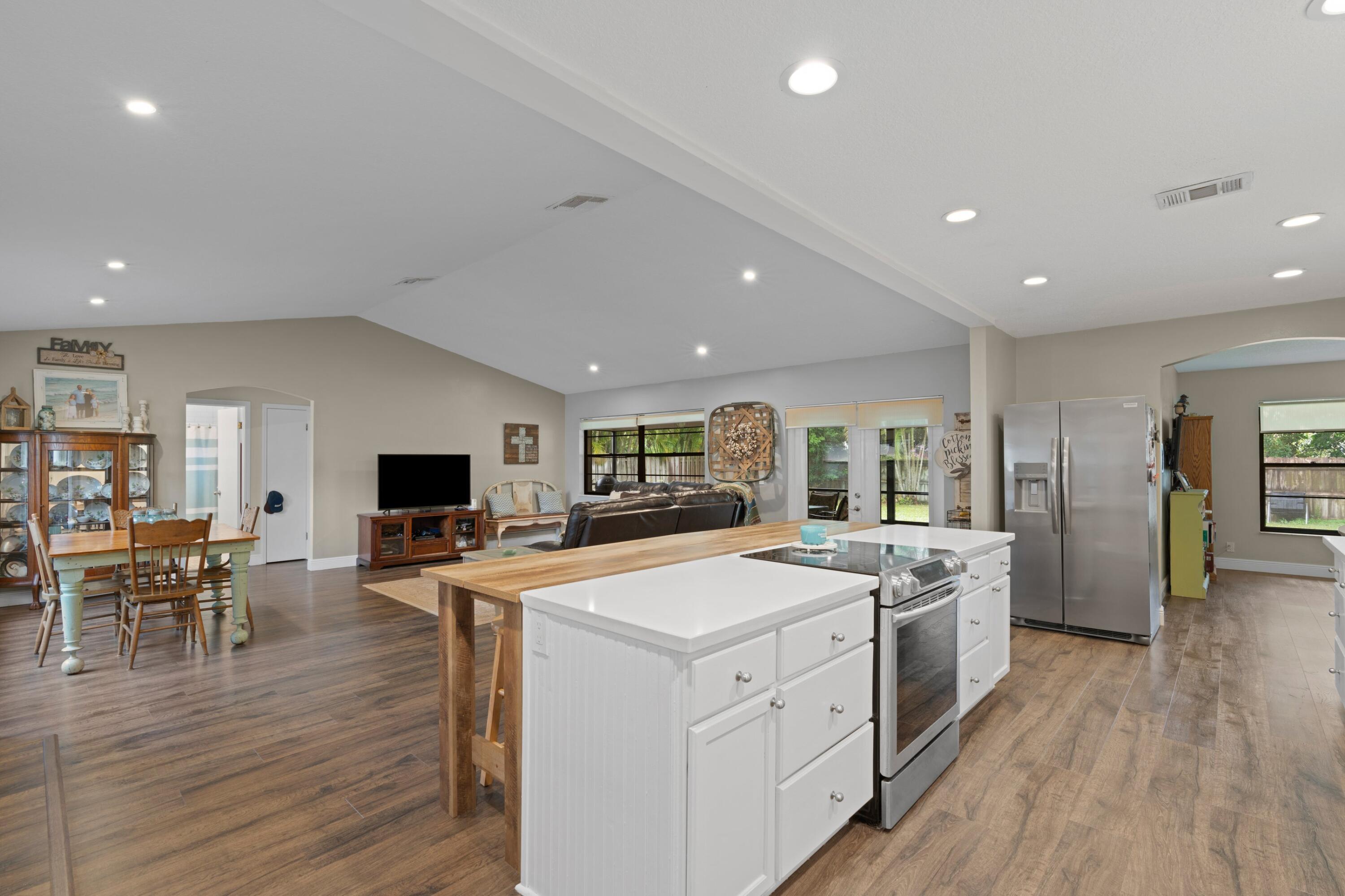 1674 Rye Terrace Wellington, FL 33414 - Photo 7 of 27 DSC00024-Edit.jpg-SMALL