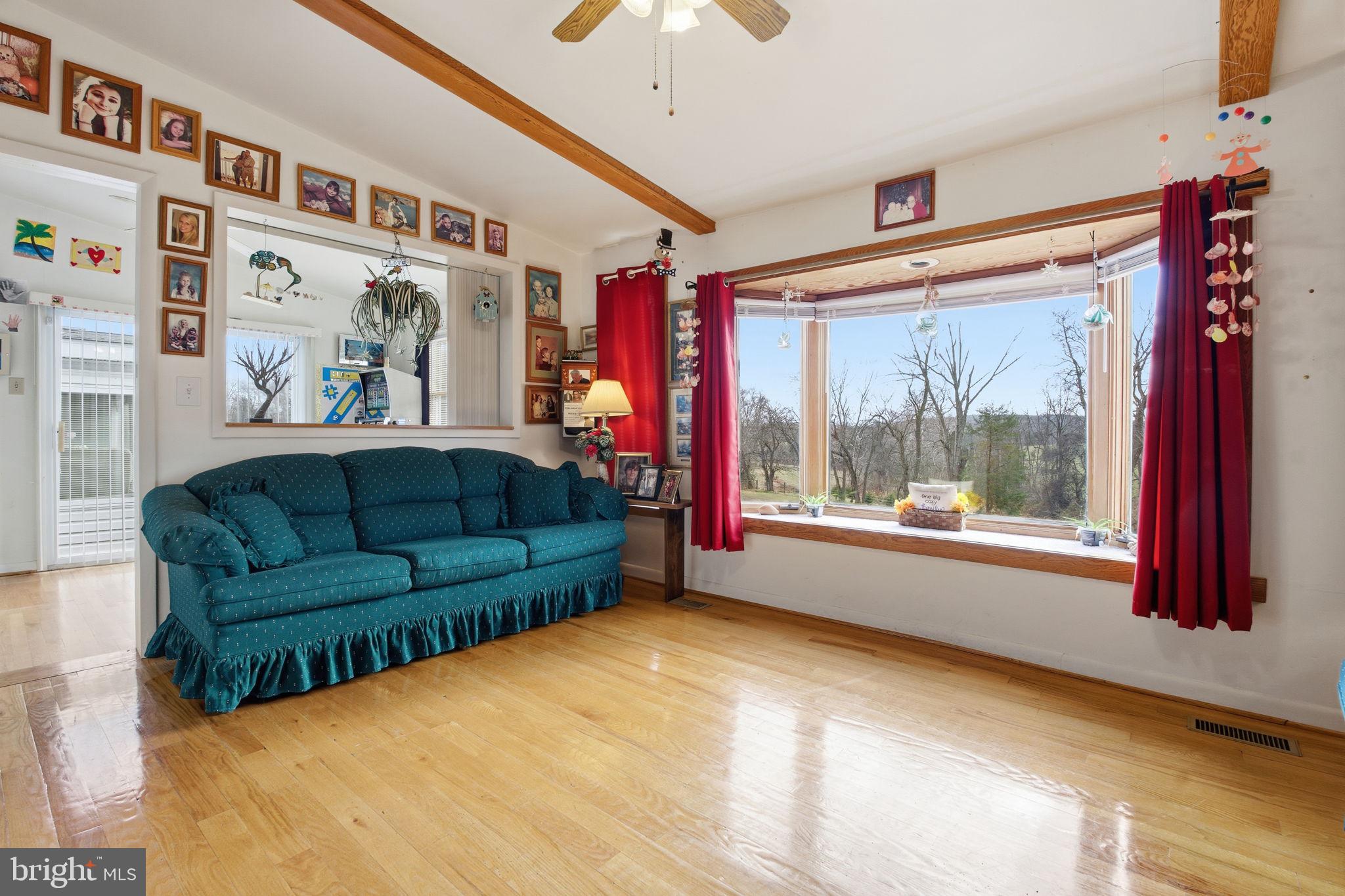 11856 Renner Road Keymar, MD 21757 - Photo 15 of 33 Living Room