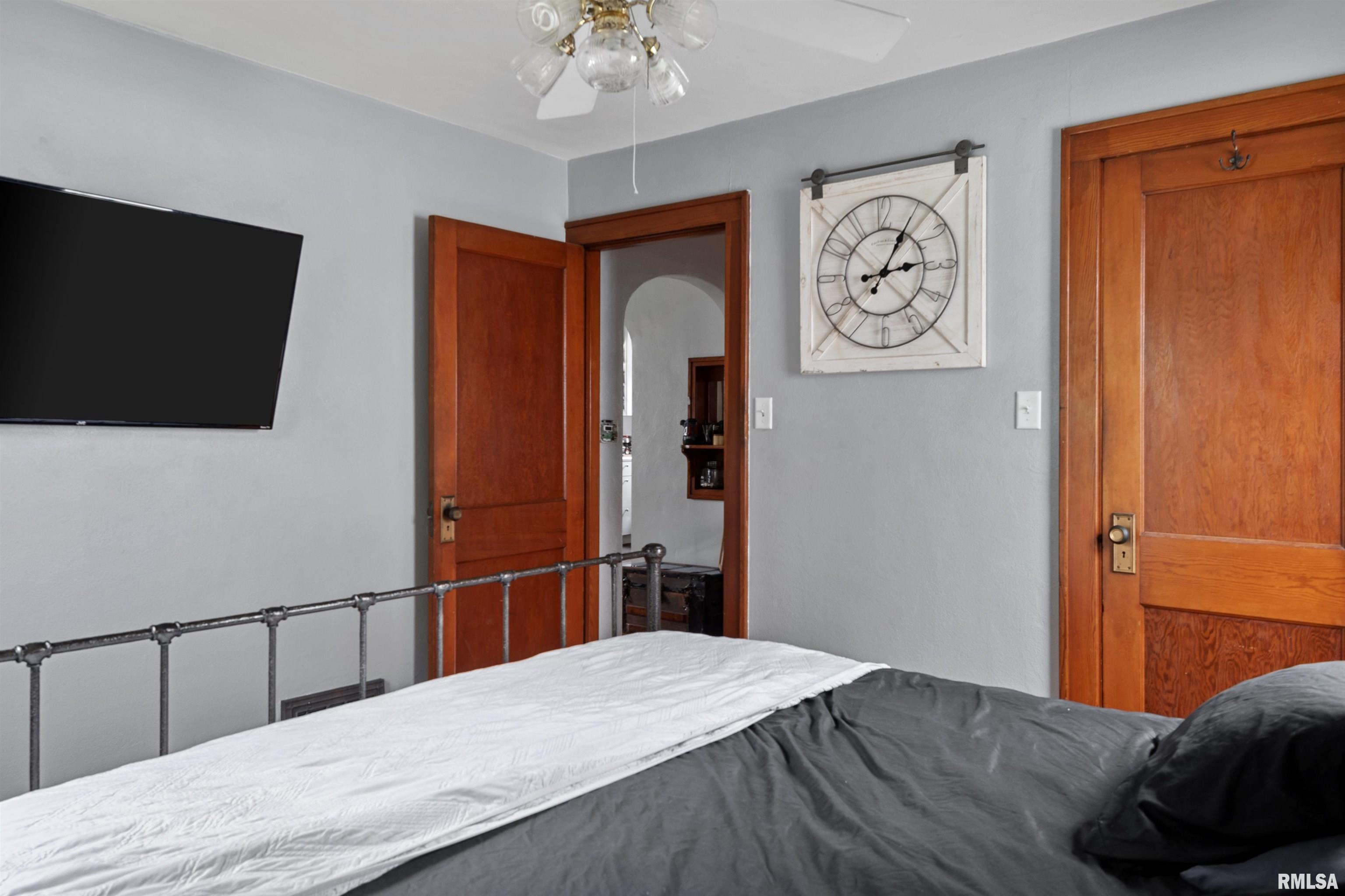 2615 Holmes Avenue Springfield, IL 62704 - Photo 11 of 22 Gallery Image 11
