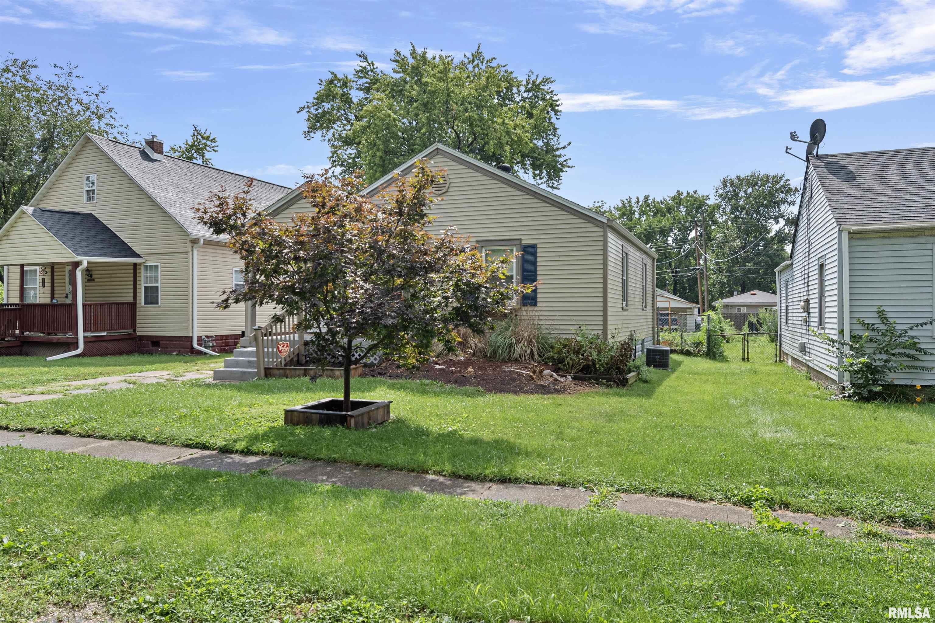 2615 Holmes Avenue Springfield, IL 62704 - Photo 3 of 22 Gallery Image 3