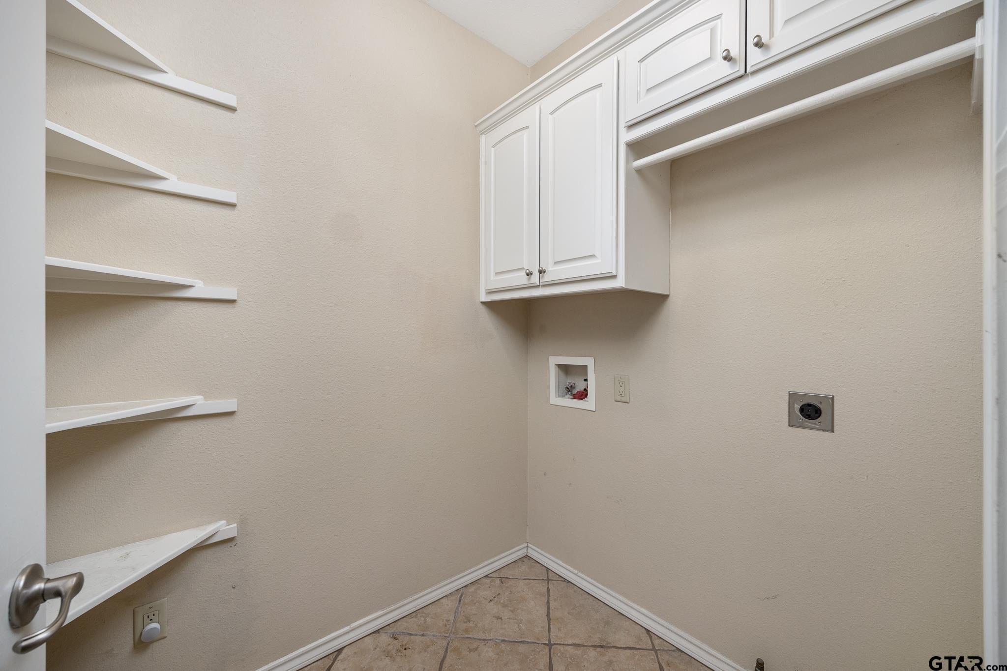 5603 Thomas Nelson Drive Tyler, TX 75707 - Photo 20 of 28 a bathroom with a sink and cabinets