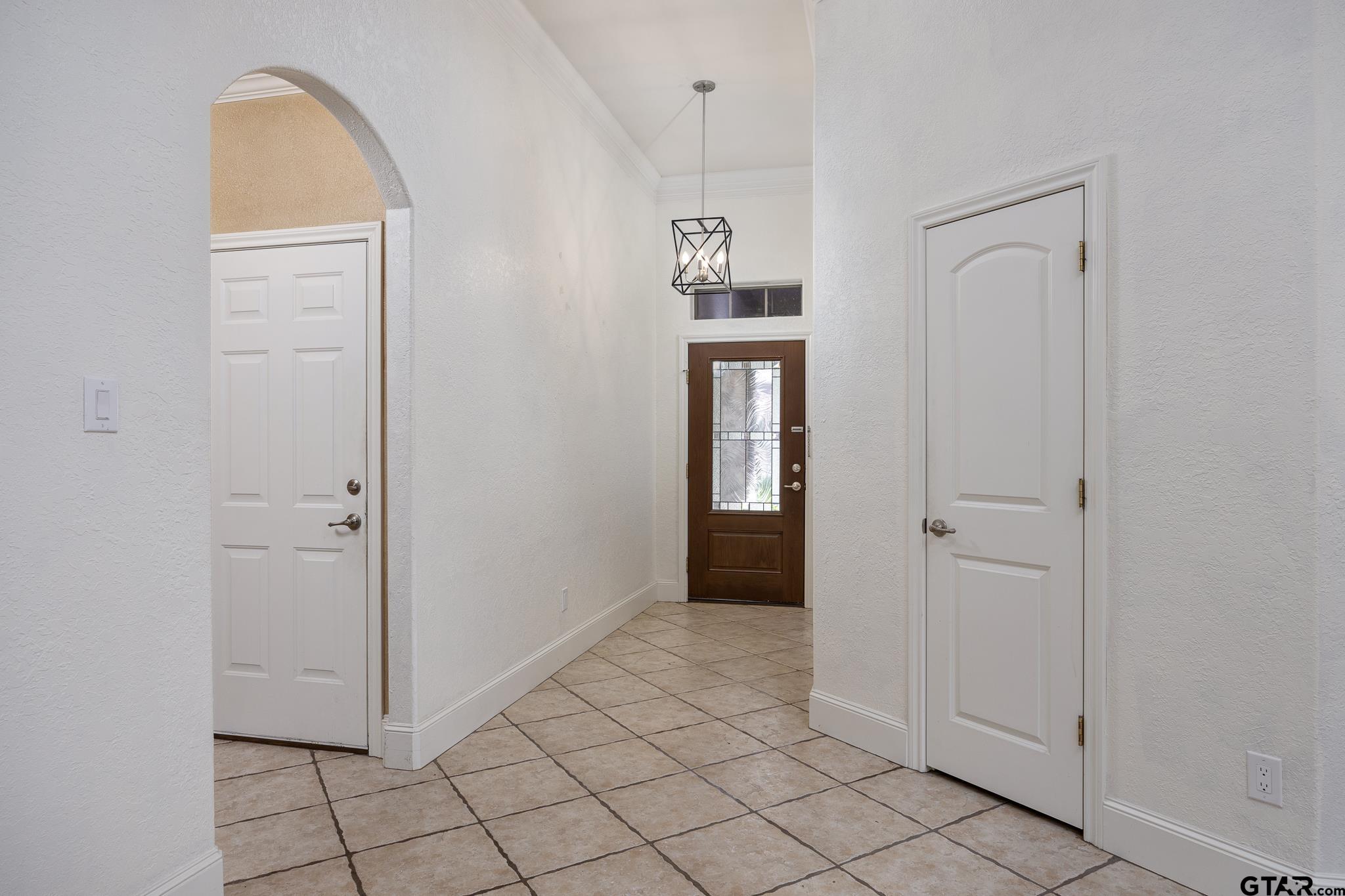 5603 Thomas Nelson Drive Tyler, TX 75707 - Photo 3 of 28 an empty room with windows and closet