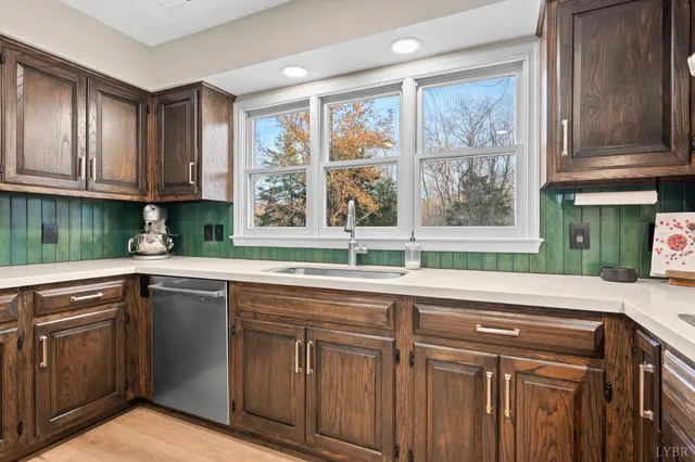 a view of a workspace with furniture